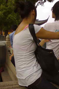 商务旅行戴绿帽子的女老板